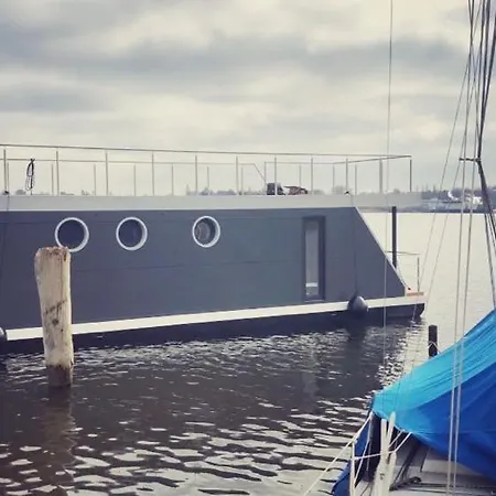 Tatil Evi Hausboot Aurora Luebeck *