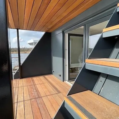 Hausboot Aurora Luebeck * Kücknitz