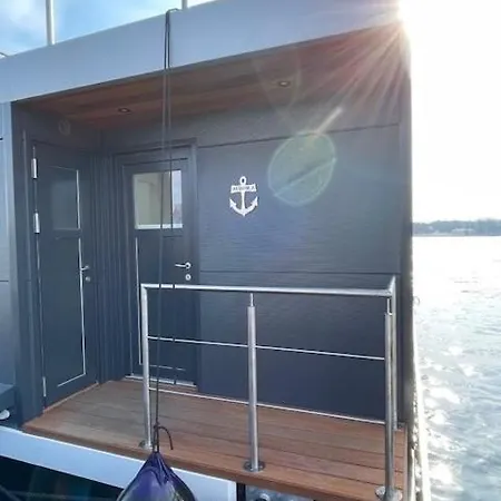 Hausboot Aurora Luebeck Kücknitz
