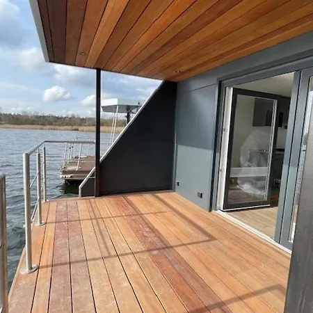 Hausboot Aurora Luebeck